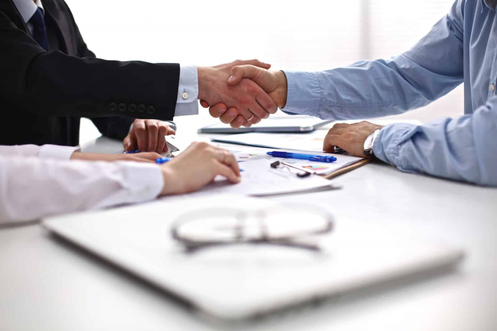 business-relationship_partners_partnership_shake-hands_agree_team_plan_contract_resolve-1.jpg